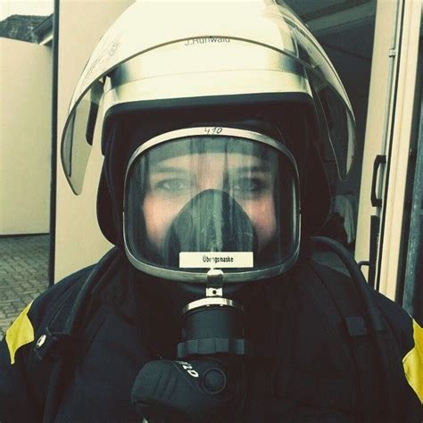 Pin Von J J Auf Ffm Feuerwehrfrau Gasmaske Atemschutzmaske