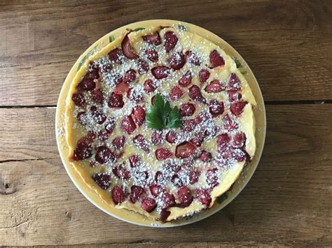 Aardbeien Clafoutis Of Aardbeien Flaugnarde Domaine Malpas Kookt