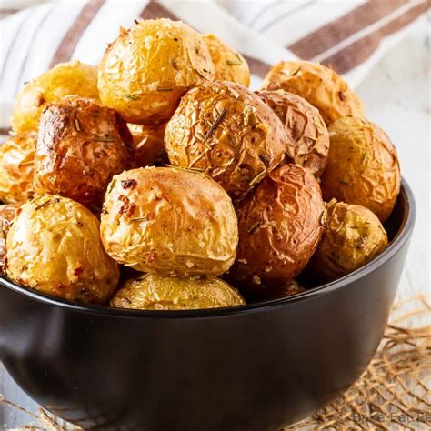 Typically, it will take 30 minutes to an hour. Bake Potatoes At 425 : Roasted Baby Potatoes With Rosemary And Garlic Bake Eat Repeat ...