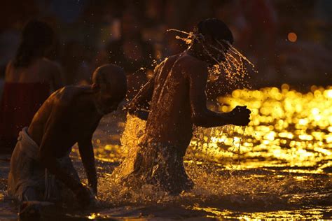 10 Killed In Stampede During Indias Holy Hindu Festival Kumbh Mela