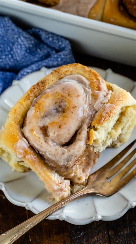 These pumpkin dinner rolls look just like mini pumpkins. Foolproof Pumpkin Spice Cinnamon Rolls - Crazy for Crust