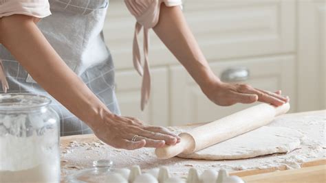 Rolling Pin Substitutes That Could Come In Handy