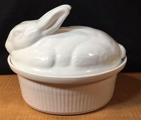 Charming Vintage Ceramic Bunny Rabbit Casserole Dish