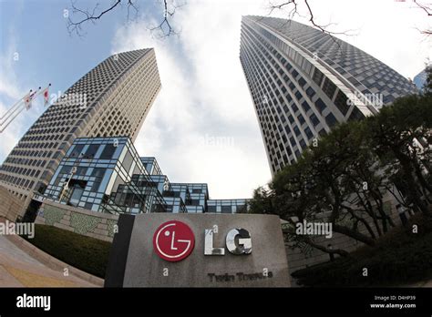 South Korea Lg Headquarter Lg Twin Towers In Seoul Stock Photo Alamy