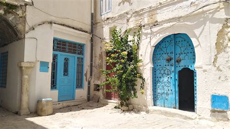 دليل سياحي استثنائي أسرار المدينة العتيقة في تونس بعين عاشقها أخبار