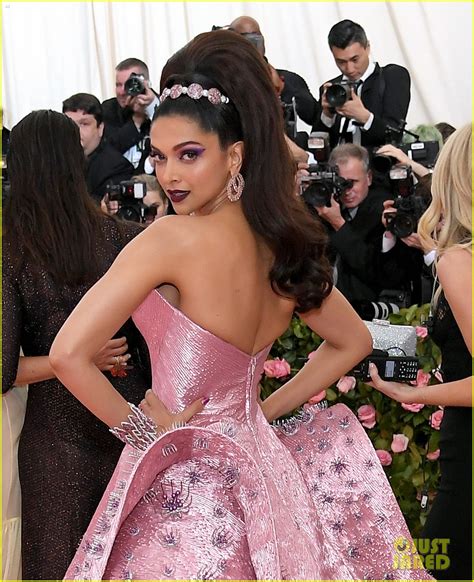 Deepika Padukone Wears Pink Ball Gown To Met Gala 2019 Photo 4285943