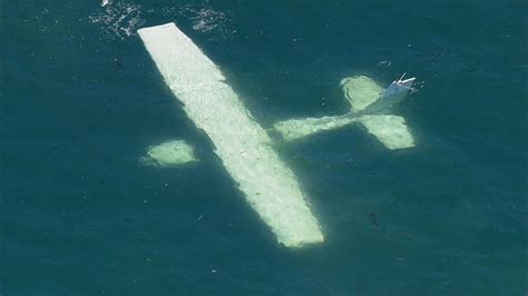 Small Plane Crashes In Water Off West Seattle Occupants Escape Komo