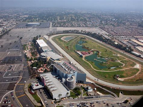 You could be the next big winner on one of over 1,000 slot machines and 18 table games. Hollywood Park Racetrack - Wikipedia