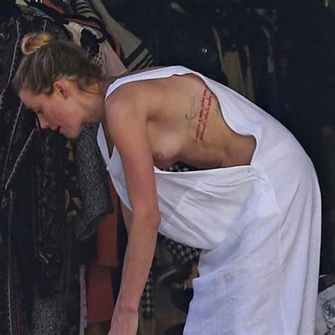 Disgusting Amber Heard Nip Slip And Face Full Of Acne Scandal Planet