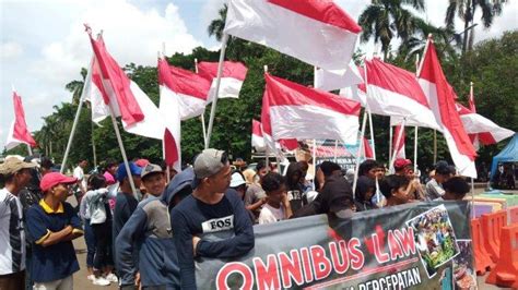 Cuti bersalin mungkin tidak bermula. Ditolak Buruh, Ini Isi Pasal Kontroversial Omnibus Law UU ...