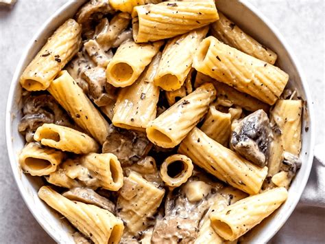 I wanted to create something similar, which has the flavor of pasta aglio e olio and the creaminess of a. Creamy Garlic Mushroom Pasta