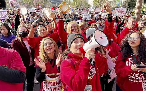 Los Angeles Teachers Staff Shut Down Schools In Strike World