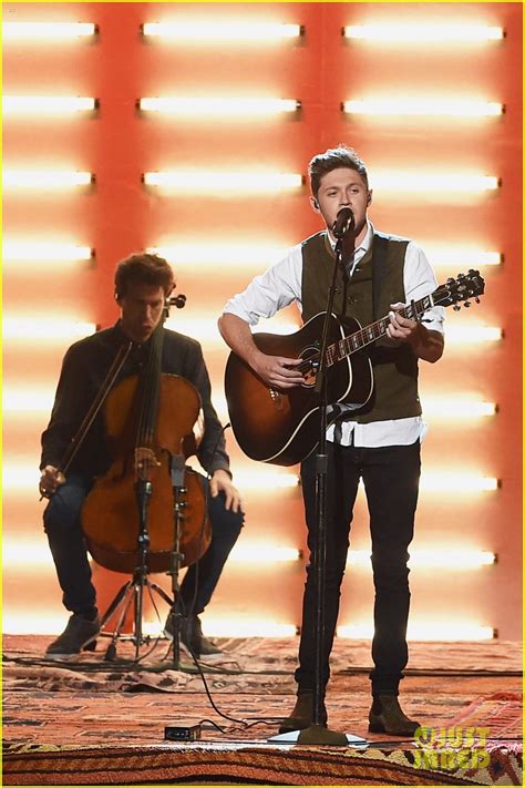 Video Niall Horan Performs This Town At Amas 2016 Photo 3812921