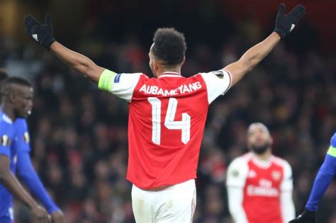 Attaquant a arsenal fc et. Arsenal boosted as Aubameyang's favoured club focusing ...