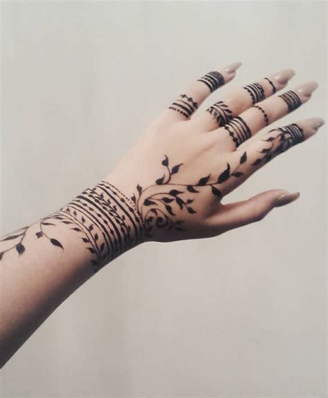 25 Simple Mehndi Designs For Your Special Day
