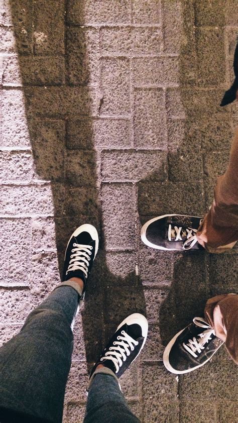 Pin oleh ssyel di Sepatu | Fotografi pasangan romantis, Fotografi pasangan, Fotografi remaja