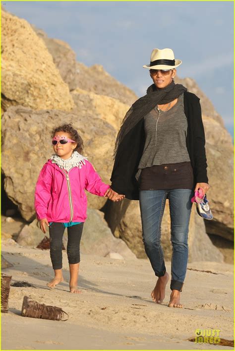 Halle Berry Nahla Beach Strolling Duo Photo 2772470 Celebrity
