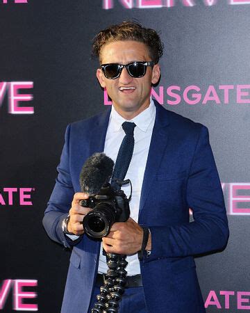 The internet star shot into the limelight after launching his channel casey is a jack of all trades. Casey Neistat Net Worth, Bio, Wiki, Family, Age, Height ...