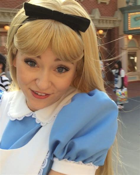 Pin By Misatur On Temporary Save Rapunzel Disney Alice Disney Face