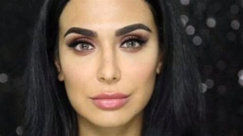 Non Touring Instagram Beauty Guru Huda Kattan Teaches The World About The New Trend Huffpost