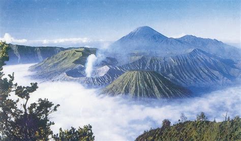 Menikmati Panorama Di Puncak Gunung Bromo Jawa Timur
