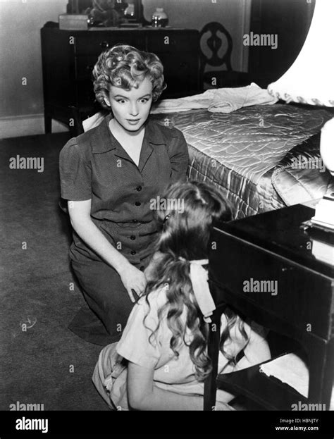 DON T BOTHER TO KNOCK Marilyn Monroe Donna Corcoran 1952 Stock Photo