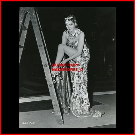 Yvonne De Carlo In Candid Leggy Pin Up 1945 Porträt 8x10 Foto Eur 14 32 Picclick De