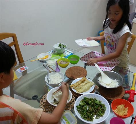 Preparing dinner - Kids 'R' Simple