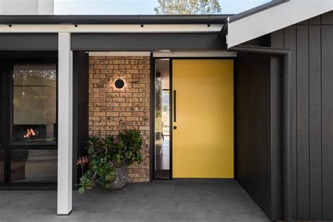 16 Wonderful Mid Century Modern Entrance Designs