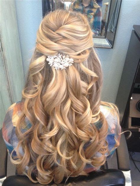 Sweet Sixteen Hair Style With Accessory Favorites Hair Styles Hair Prom Hairstyles For