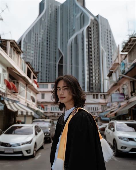 โดย หนุ่ม กรรชัย ได้เข้ามาตอบกลับคอมเมนต์ว่า นี่ เจ พุทธมณฑลเองน้องแอฟ รวมถึง ตุ๊กกี้ ชิงร้อยชิงล้าน ที่เข้ามาคอมเมนต์บอกว่า เจ มณฑล ทาง. ไอซ์ ภาณุวัฒน์ คว้าปริญญาสำเร็จ พลังเต็มเปี่ยมหลังเห็นรอย ...