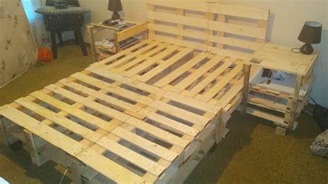 Make A Diy Wood Pallet Bed Frame With No Screws Nails Or Tools Diy Ways