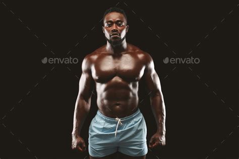 Muskulöse schwarze nackte männer Fotos von Frauen