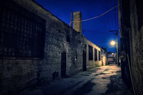 Dark And Gritty Chicago Urban City Street And Alley At Night De Stock