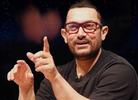 VIDEO Aamir Khan Opens Up On Quitting Social Media Bollywood News
