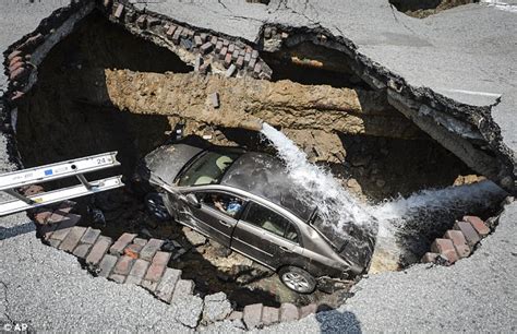 Amazing Sinkhole In The Usa Giant Sinkhole Swallows Car And Driver In