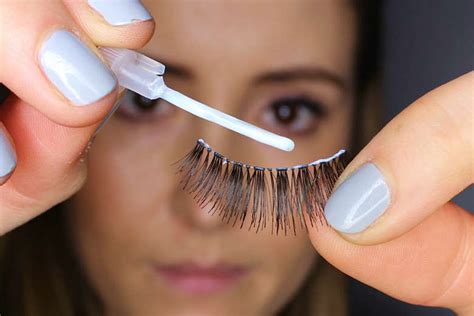 Hidden Dangers Of Fake Eyelashes Risks Prevention And Treatment