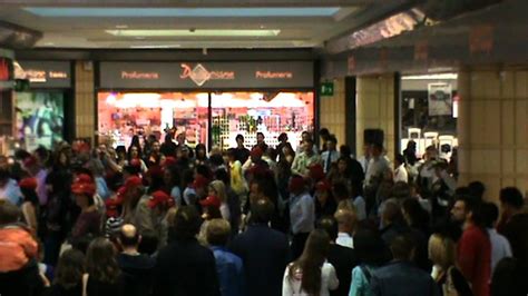 Scopri quali prodotti trovi in offerta presso ipercoop savona. Ipercoop di Savona - Flash MOB con Oasi Latina - YouTube