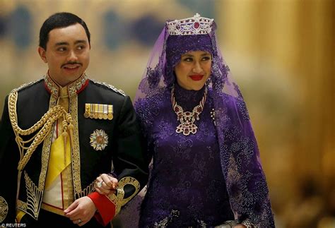 Terpegun Fesyen Baju Kerabat Diraja Brunei