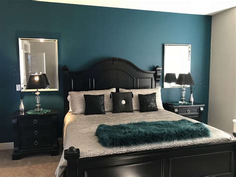 What Color Paint Goes With Black Bedroom Furniture