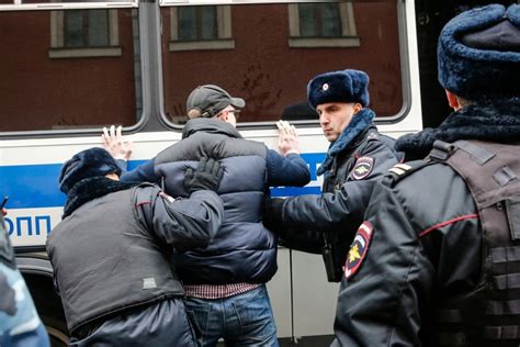 Moscow Police Detain Hundreds Of Protesters At Anti Putin Rally After Prominent Activist Called