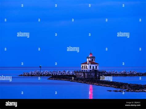 Oswego West Pierhead Lighthouse In New York Stock Photo Alamy