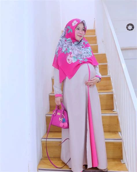 Aneka gambar busana muslim pesta untuk ibu menyusui 2017 via gambarbajumuslimah.blogspot.com. Gambar Baju Gamis Untuk Ibu Ibu | Wanita, Baju muslim, Hamil