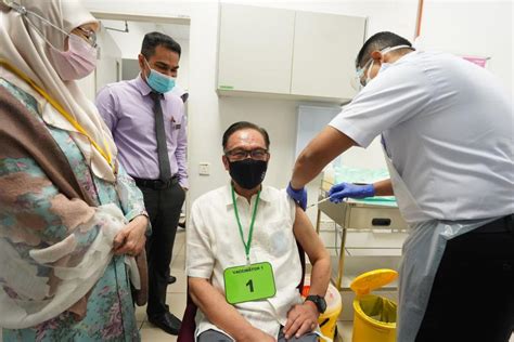 Whether the vaccination plan can proceed smoothly will depend on whether malaysia can finalise deals with other vaccine makers, including uk's let's get started. Anwar receives Covid-19 vaccine, urges for simpler ...