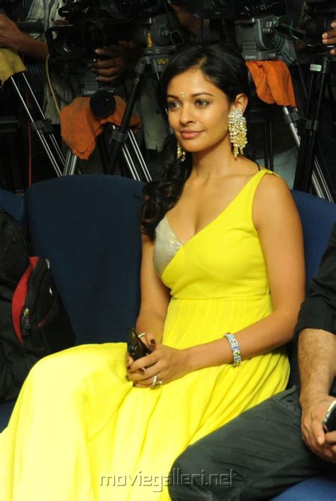 pooja kumar hot pics in viswaroopam dth launch actress hot gallery