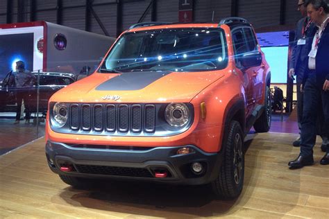 Jeep Renegade Suv Review Carbuyer