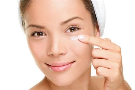Peeper Problems Poof Very Easy Two Ingredient Diy Eye Cream Wellnessbin