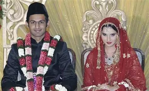 Sania Mirza Divorce Sania Congratulated Shoaib Malik On His Third