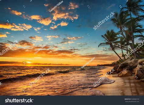 Landscape Paradise Tropical Island Beach Sunrise Stock Photo 520068193