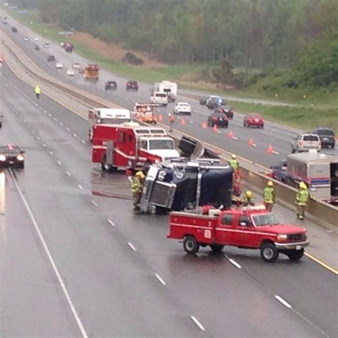 Tractor Trailer Rollover Causes Chaos On The The 401 Ctv London News